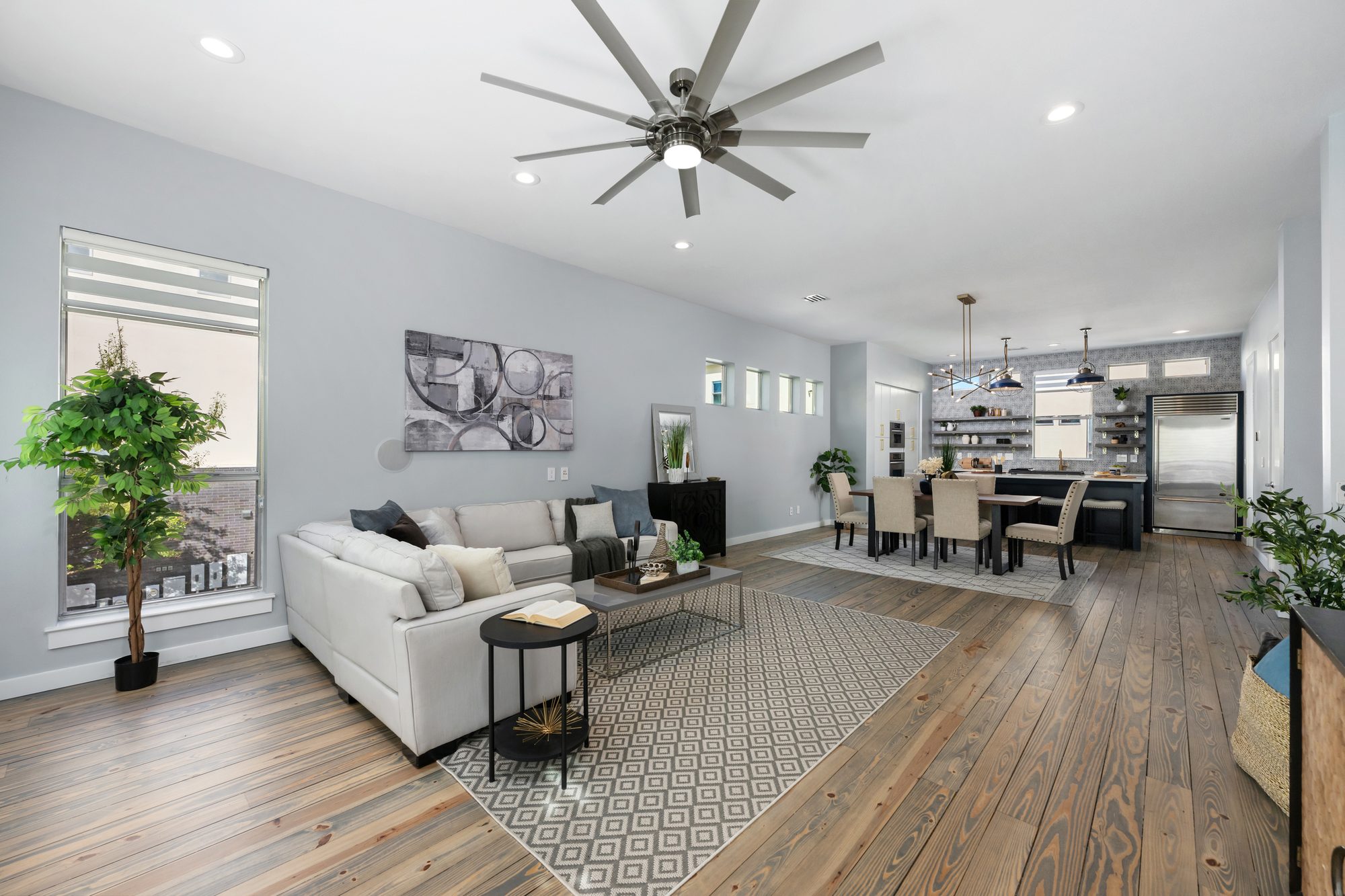 1209 Kinney Ave, Unit D exterior